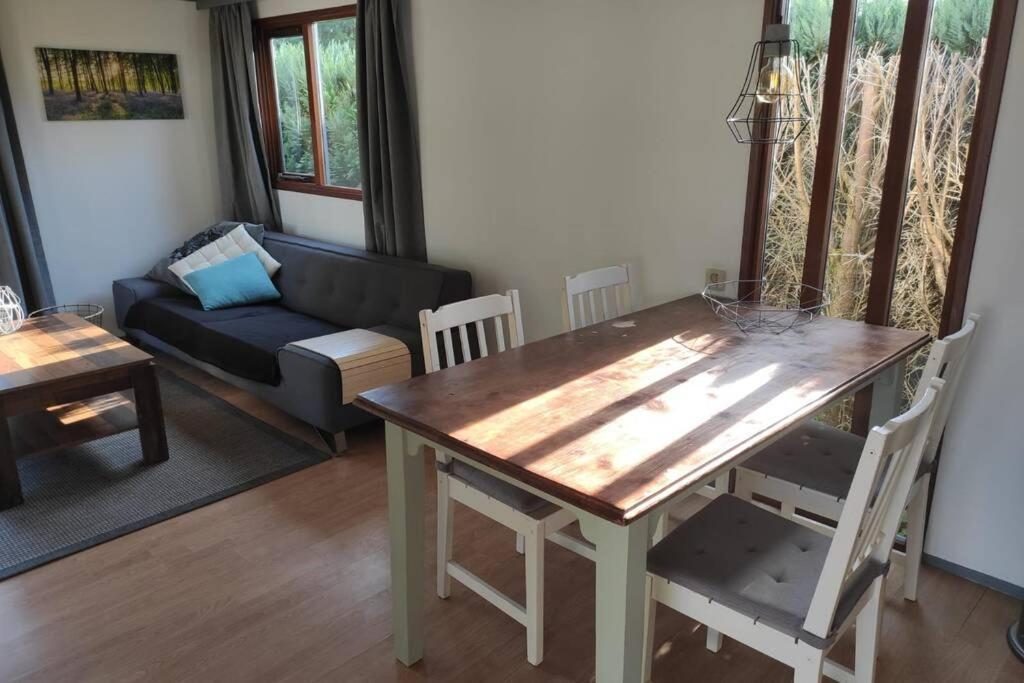 Villa Een Gezellige Chalet Met Zonnige Buitenruimte Op De Veluwe! à Putten Extérieur photo
