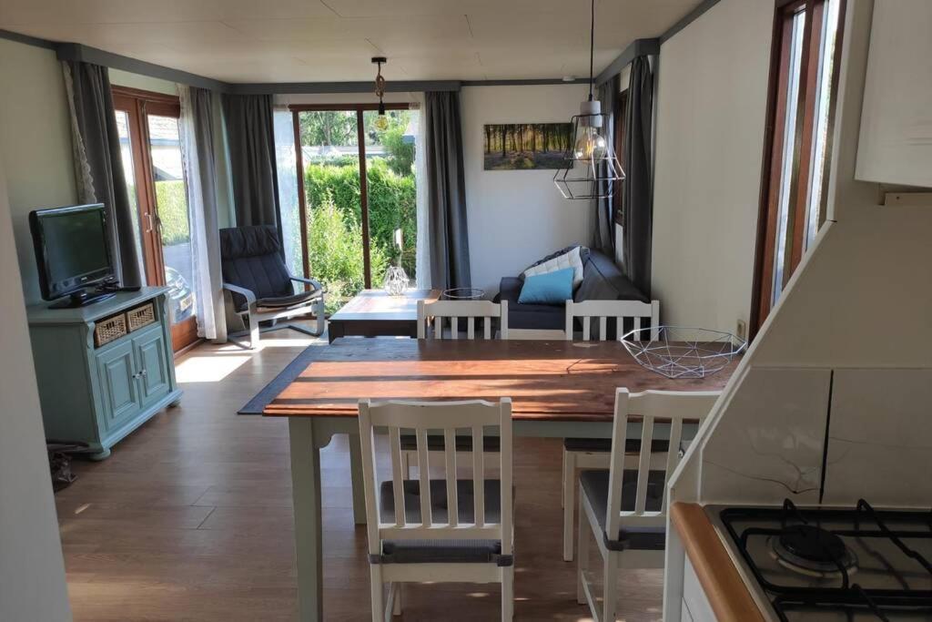 Villa Een Gezellige Chalet Met Zonnige Buitenruimte Op De Veluwe! à Putten Extérieur photo