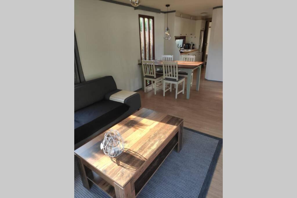 Villa Een Gezellige Chalet Met Zonnige Buitenruimte Op De Veluwe! à Putten Extérieur photo