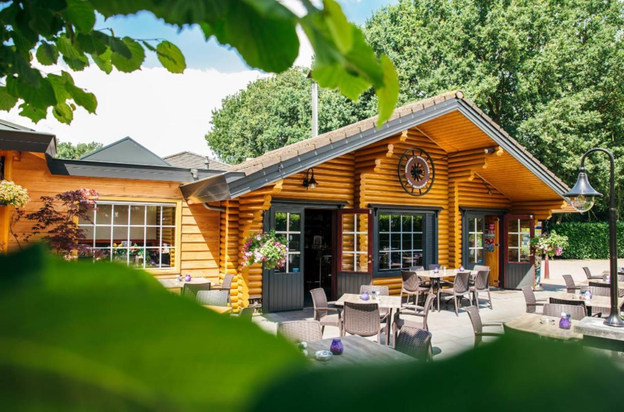Villa Een Gezellige Chalet Met Zonnige Buitenruimte Op De Veluwe! à Putten Extérieur photo